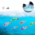 faux-poisson-qui-nage-dans-l-eau-chat