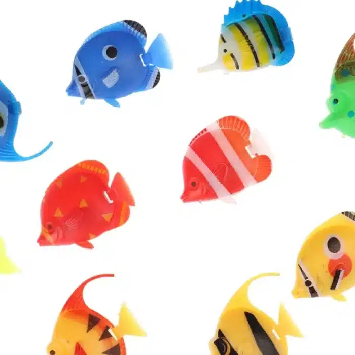 Faux-poissons-pour-aquarium-exotiques-en-plastique