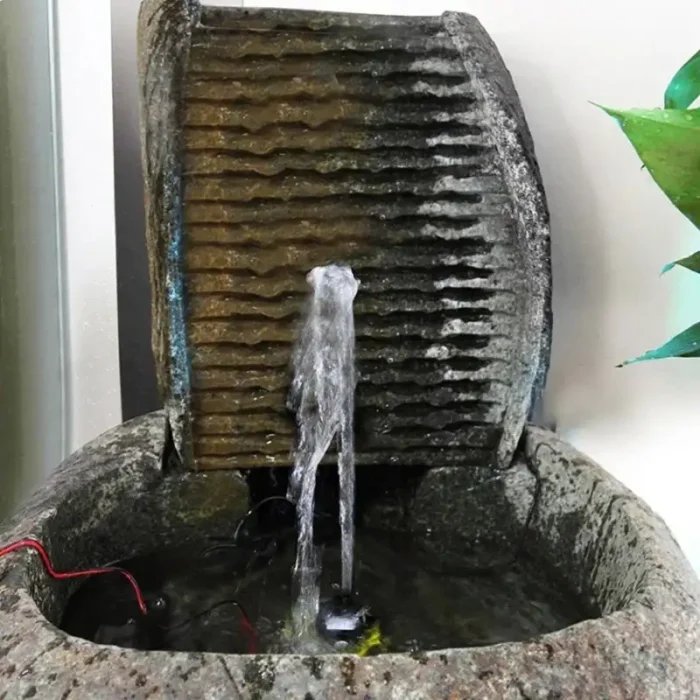 petite-pompe-aquarium-40l-a-eau-immerge